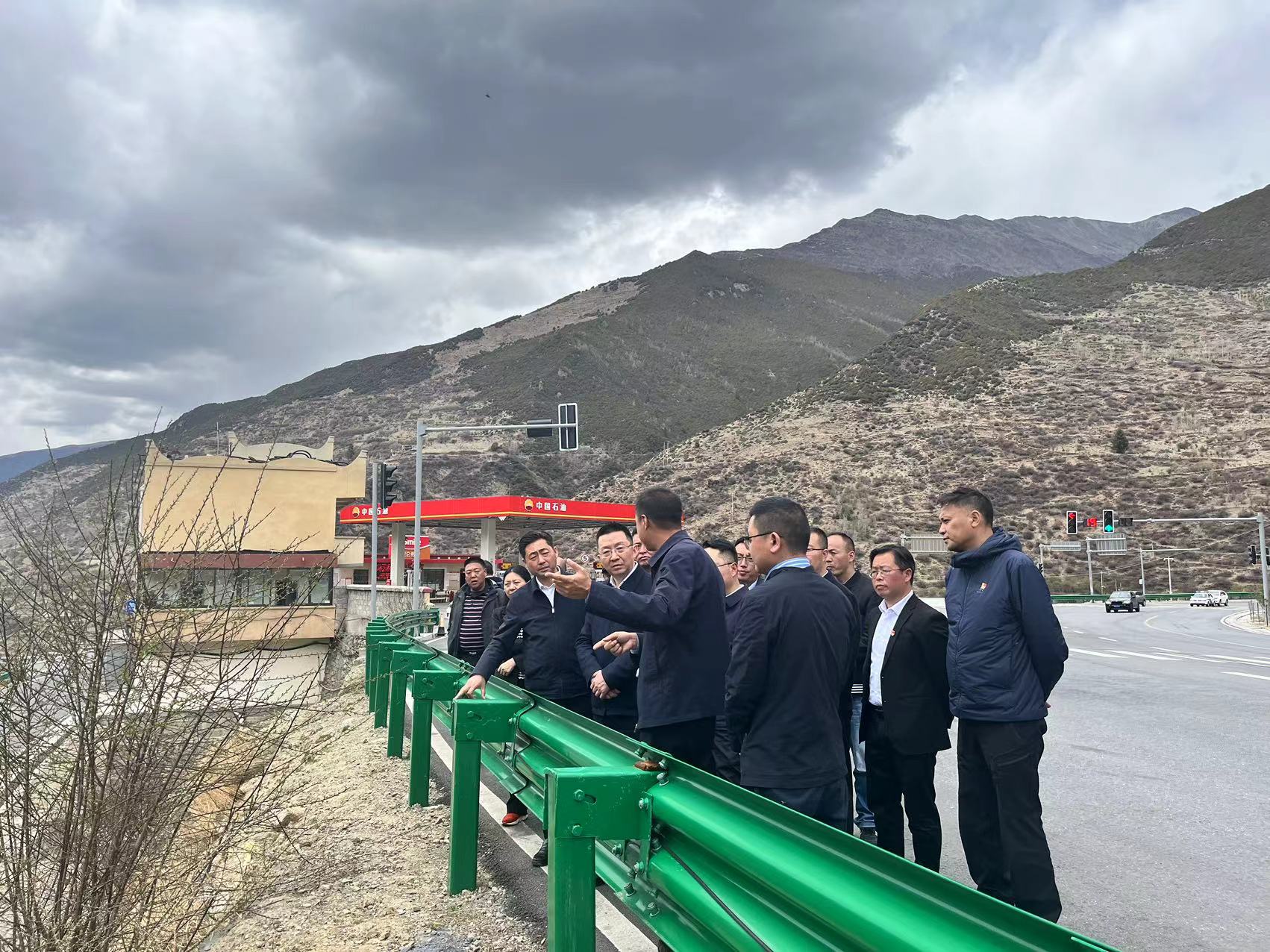 阿壩州委常委、州紀委書記、監(jiān)委主任袁震到都四山地軌道交通項目DSZH標檢查指導工作