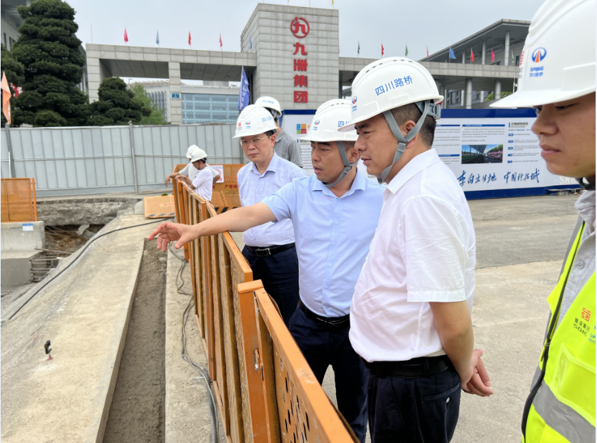 川交公司黨委書記、董事長杜江林到綿陽科技城新區(qū)一分部施工現場指導工作