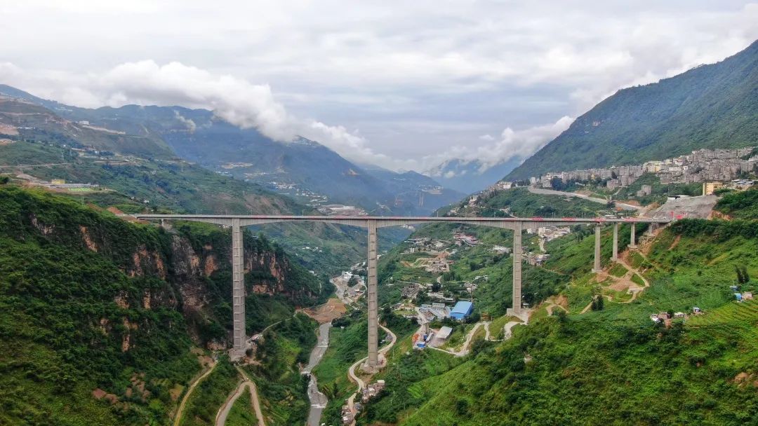 金陽(yáng)河三峽連心橋正式通車